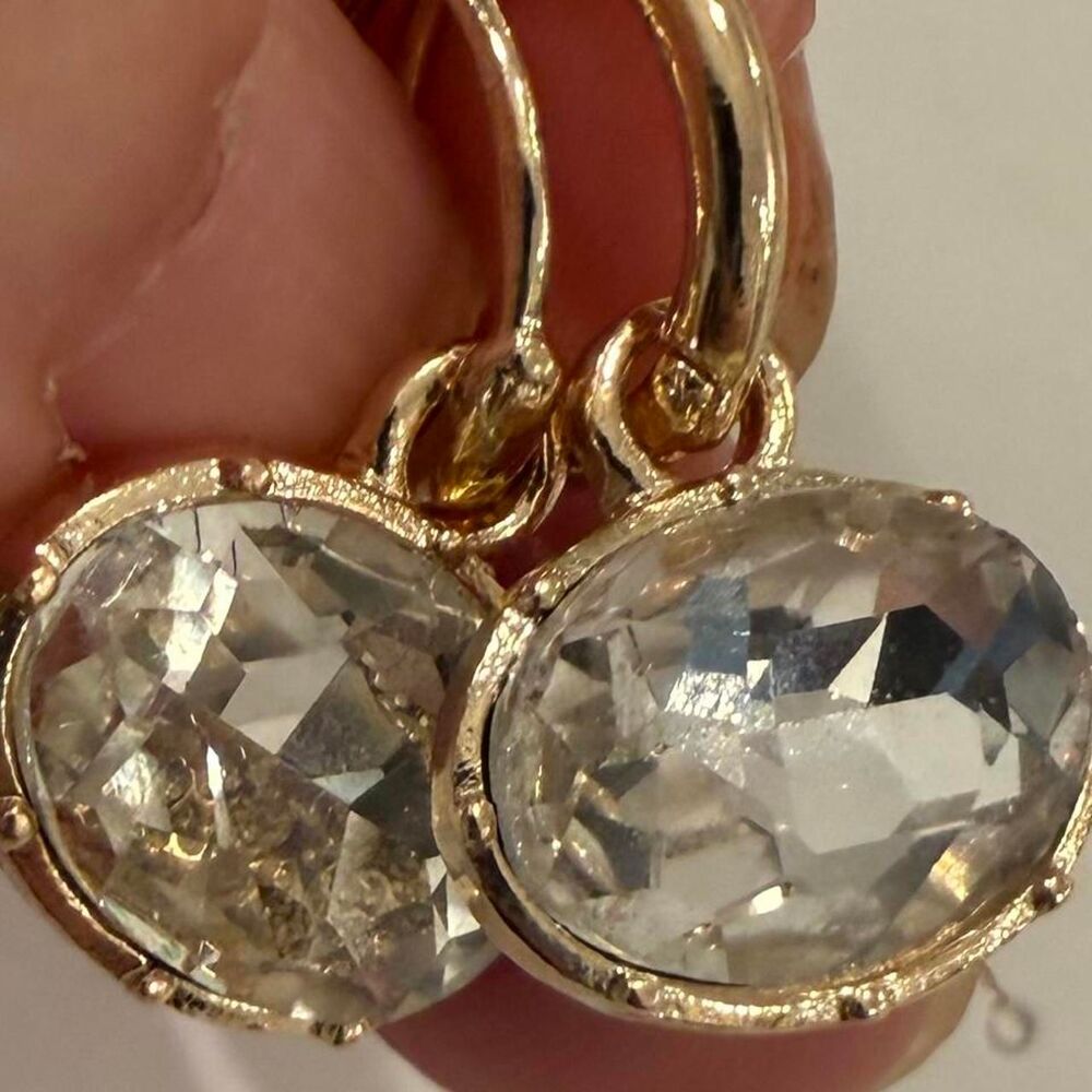 Women's Gold tone oval hoop earrings